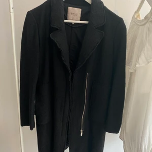 Kappa ifrån Zara - Svart kappa från Zara i storlek XS