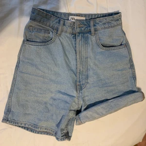 Jeansshorts - Säljes då de e för små för mig! 