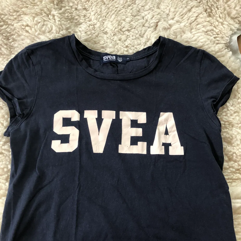 T-shirt från Svea. Jättefint skick. Storlek XS💙. Toppar.