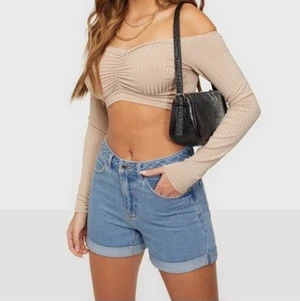 High waist shorts - Så härliga och fina shorts med hög midja storlek M. ❤️ Säljer p.g av det är för stora för mig tyvärr. 