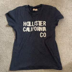 Äkta Hollister T-shirt. Storlek M men sitter mer som en XS/S