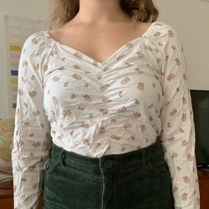 Snygg topp - Fin topp ifrån Monki. (Skulle behövas strykas! Hihihi) Aldrig använd!