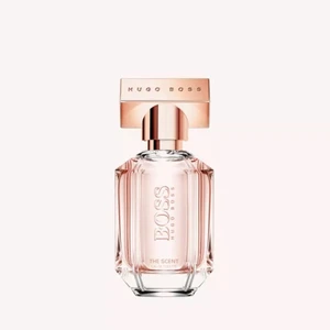 Säljer denna Hugo boss parfym 💕  - Den luktar magiskt och är helt ny💕 