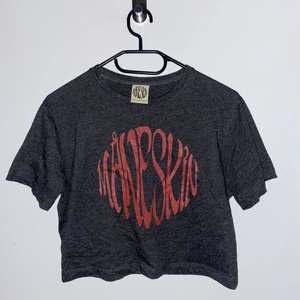 Måneskin croptop - säljer denna supercoola måneskin croptop! helt oanvänd!!! köparen står för frakt 🥰