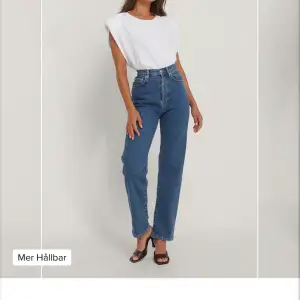 Ett par jeans från Nakd är osäker om jag vill sälja eller inte säljer om jag får ett bra bud storlek 32
