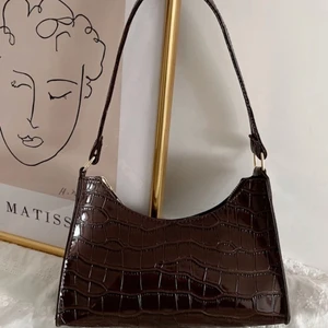 brun väska  - säljer denna väska från shein då jag rensar garderoben & ej har plats 