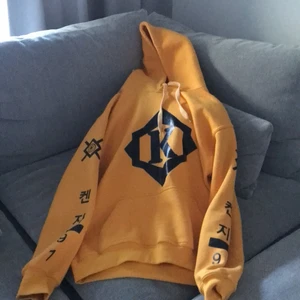 Huddie - cool tryck gul huddie. 250kr. frakt 300kr