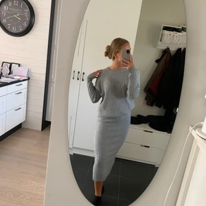 Stickad tröja  - Säljer detta superfina set från mango!✨ superfint men kommer tyvärr inte till användning! Går att köpa delarna separat för 150kr eller båda delarna för 300kr💕