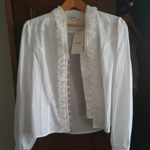 Simple retro blus strl M - Helt ny, endast testad blus från Simple Retro i storlek M. 100% bomull.