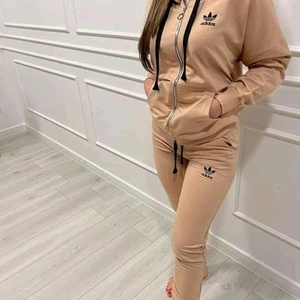 Adidas - Finns alla storlek, bra kvalite