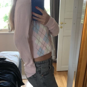 Tröja - Stickad tröja från brandy, jätte fin till ett par snygga jeans. Aldrig använd så den är i nyskick! Först till kvarn💕