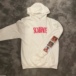 Scarface hoodie - Scarface hoodie storlek M men den är stor