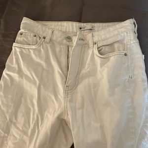 Ginatricot momjeans - Vita momjeans från gina tricot. Knappt använda, storlek 36