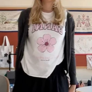 Ganni t-shirt!! - Säljer min älskade ganni T-shirt nu⚡️ nypris 850kr säljer direkt för 650 eller buda från 400!!