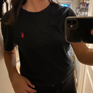 Ralph Lauren T-shirt  - En svart äkta Ralph lauren tröja som inte kommer till användning
