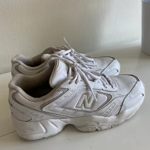 New Balance 452 - Säljer New Balance 452 i storlek 40. Endast använda några få gånger och därför i väldigt fint skick. Kan skickas, men då står köparen för frakten 