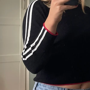 Stickad tröja från Zara - Superfin tröja från Zara som är sparsamt använd, köparen står för frakten🥰