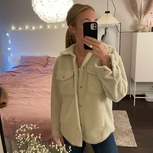 Teddyjacka - Supermysig jacka i teddy från hm. Använd max 2 gånger! 💓