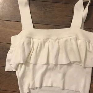Vit topp - Skön topp som är vit. budaaa!!!!