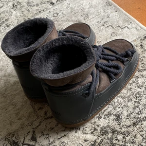 Inuikii  - Inuikii boots i bra skick. 🖤