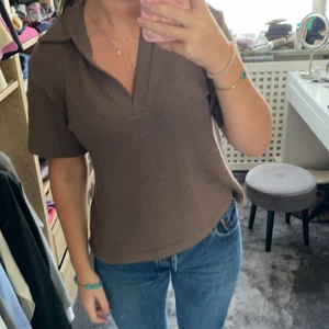 T-shirt  - T-shirt från hm. Använt fåtal gånger och har inga defekter 