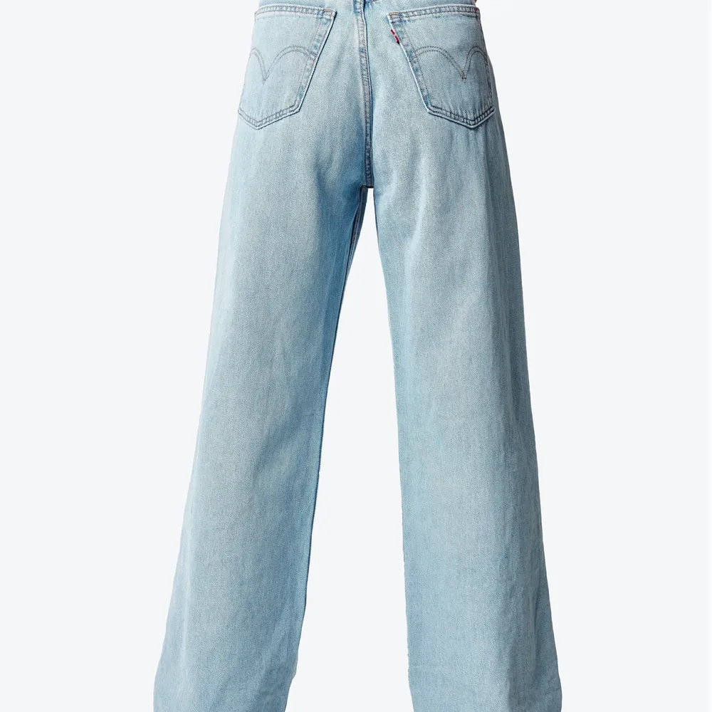 high loose jeans från Levis! Mycket bra skick! . Jeans & Byxor.