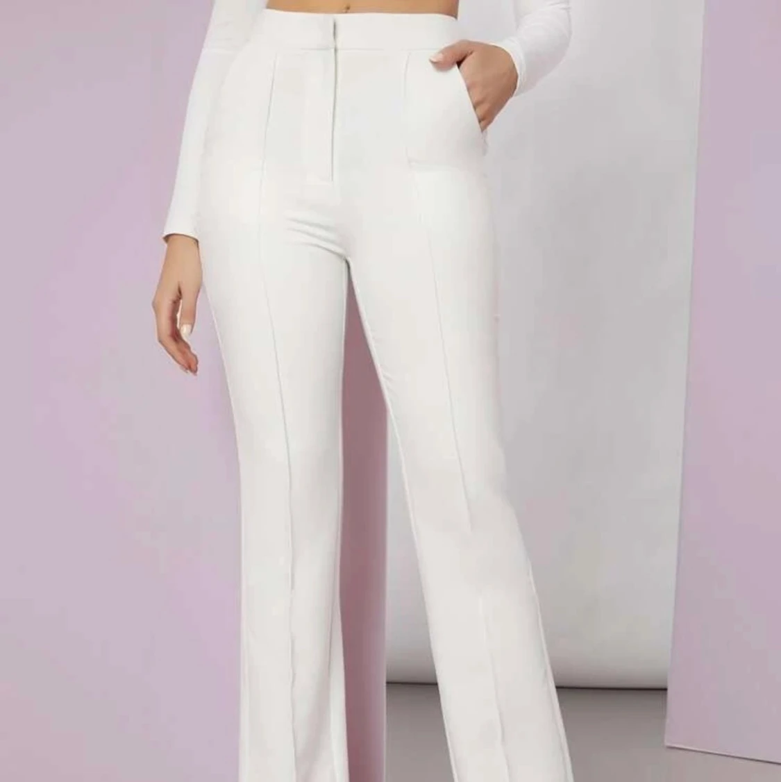 Vita kostymbyxor