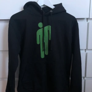 Billie Eilish Hoodie - Köpt på Lollapalooza 2018. Jätte bra skick. Skriv gärna om ni har frågor :)