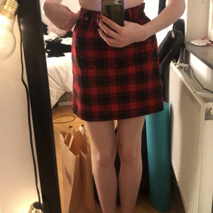 Kjol - Köpt ifrån H&M, använd en gång och i storlek XS/S