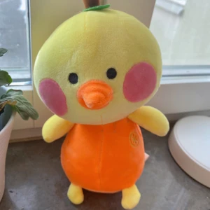 🐥 söt kyckling gosedjur 🐥  - var obsessed av tokyos arkader, spenderade typ 2k på gripklor 😂  har massa random gosedjur nu o vet inte vad jag ska göra med dom?? supersöt, bra kvalitet och inga defekter!! frakt tillkommmer! kontakta vid frågor! 💌 