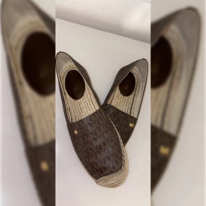 Michael kors skor  epadrillas  - Michael kors epadrillas skor köpta i somras använda endast 2 ggr 