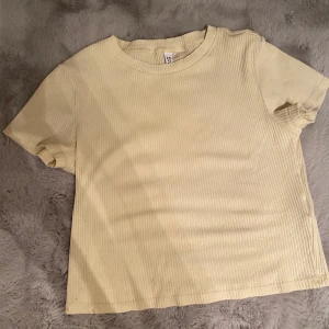 Gul topp  - Ljug gul topp från hm st S