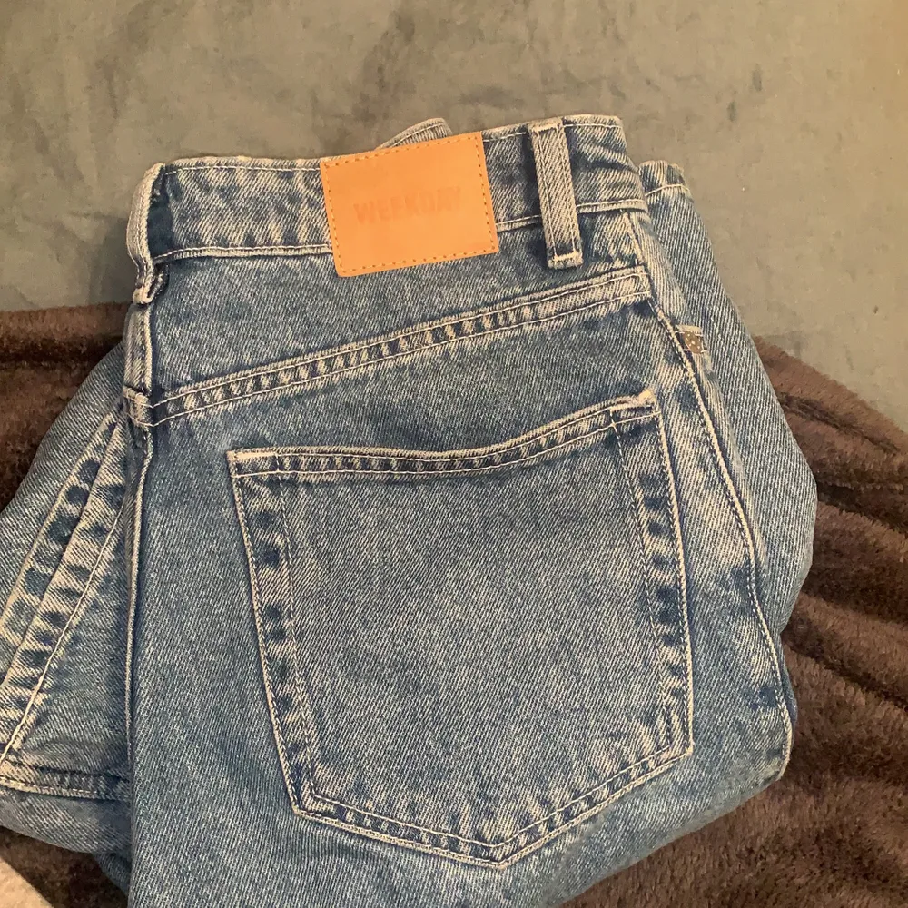 Raka jeans från Weekday i modellen Rowe❣️ storlek 24/32. Jeans & Byxor.