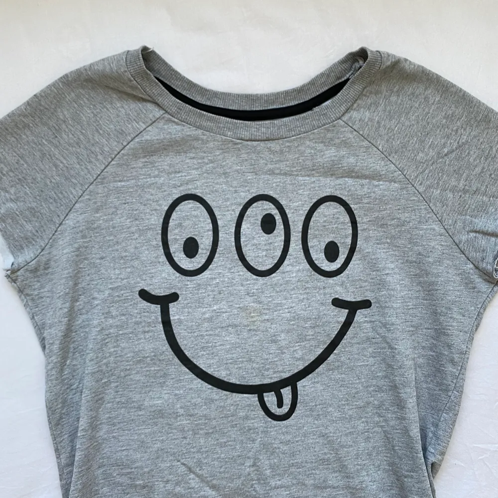T-shirt med smiley print!. T-shirts.