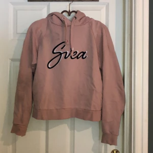 Hoodie - En rosa hoodie från Svea 