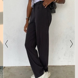 Byxor från nakd - Snygga kostymbyxor från nakd, använda några få gånger men utan tecken på det