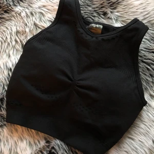 Gymshark flawless knit sports bra - Sport-bh från gymshark i storlek XS (liten i storleken). Inte alls mycket använd. Kan ev. tänka mig byte till en i storlek S🥰 Skriv för mer info. Köparen betalar frakt!