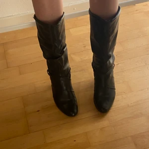 Bruna kängor  - Jättefina kängor köpta secondhand