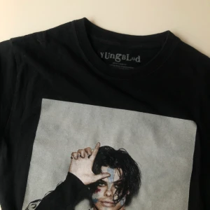 YUNGBLUD merch  - Säljer denna balla tischa från YUNGBLUDs 2019 tour då den inte kommer till användning längre, 100% äkta såklart! 