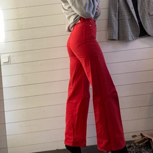  Weekday Ace 25/32 - Ett par sparsamt använda jeans från weekday i modellen ace. Jag är 171cm lång