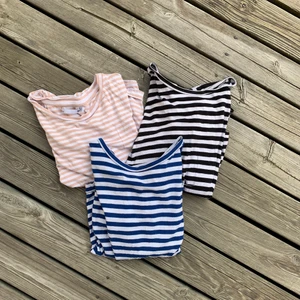 T Shirt - Säljer tre randiga t-shirts i olika färger, från lager 157! En för 30kr alla tre för 80kr! Frakt ingår inte i priset😊