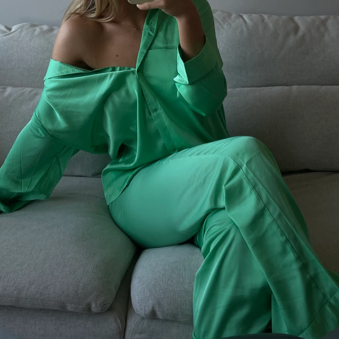 Helt nytt oanvänt satin set i grönt  - 90