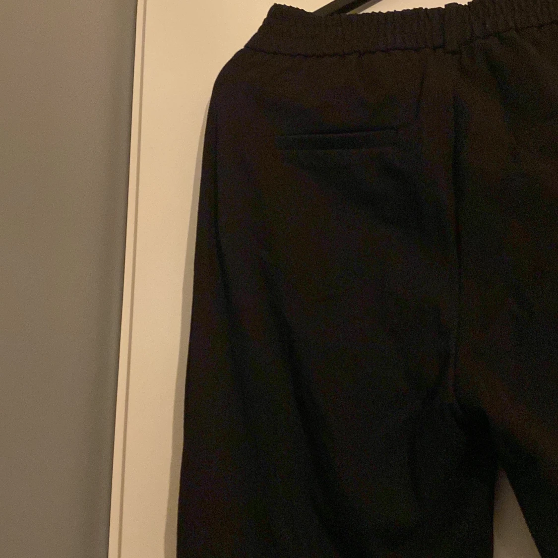 Svarta kostymbyxor i storlek S-M - 90