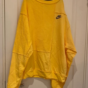 Nike sweatshirt  - Nike gul sweatshirt köpt från nike storlek S