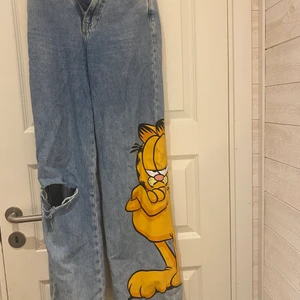 Byxor från berskha - Ett par byxor från berskha i storlek 32. Kan ej ha de längre och därför säljer jag dessa. 