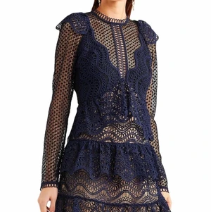 Self Portrait - Mini Lace dress, använd 1 gång. Säljes pga för lite. Storlek M.