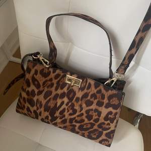 Bag from Nelly in leopard print 