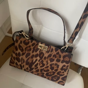 Nelly bag - Bag from Nelly in leopard print 