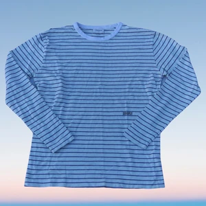 Wood Wood Long Sleeve T-shirt - Wood Wood Long Sleeve T-shirt. Size: Small. Utmärkt skick.