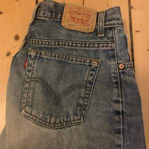 Jätte fina 550, levis jeans! Köpta i london men dom är tyvärr försmå för mig/: 
